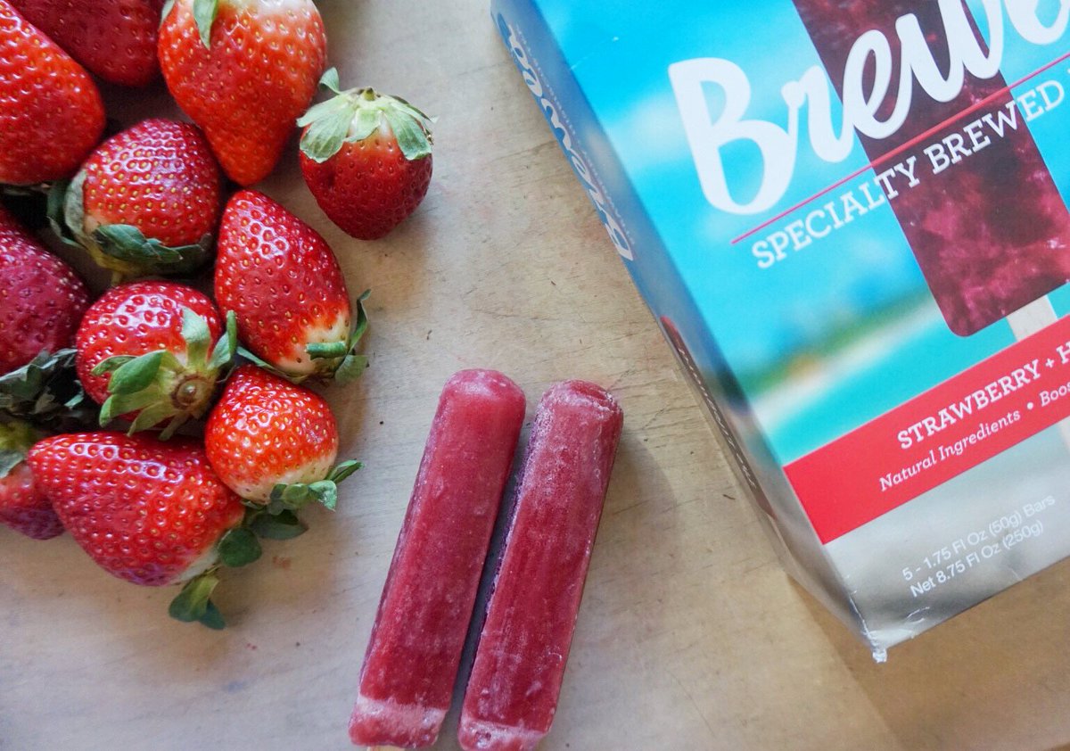 BrewlaBars's tweet photo. We give #strawberries two thumbs up! https://t.co/YyjEePGxk7 #frozenpops #icepops #healthydessert #healthysnack #frozentreat #popsicle https://t.co/Dx7CvYlsR3