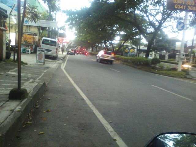 Riz_Cho_Hu's tweet photo. Pukul 16:50 Jl. Borobudur terpantau ramai lancar. Iqbal Fikri P . BC5 @Edunewsfm @official_itv #trafficmalang https://t.co/F3jo664180