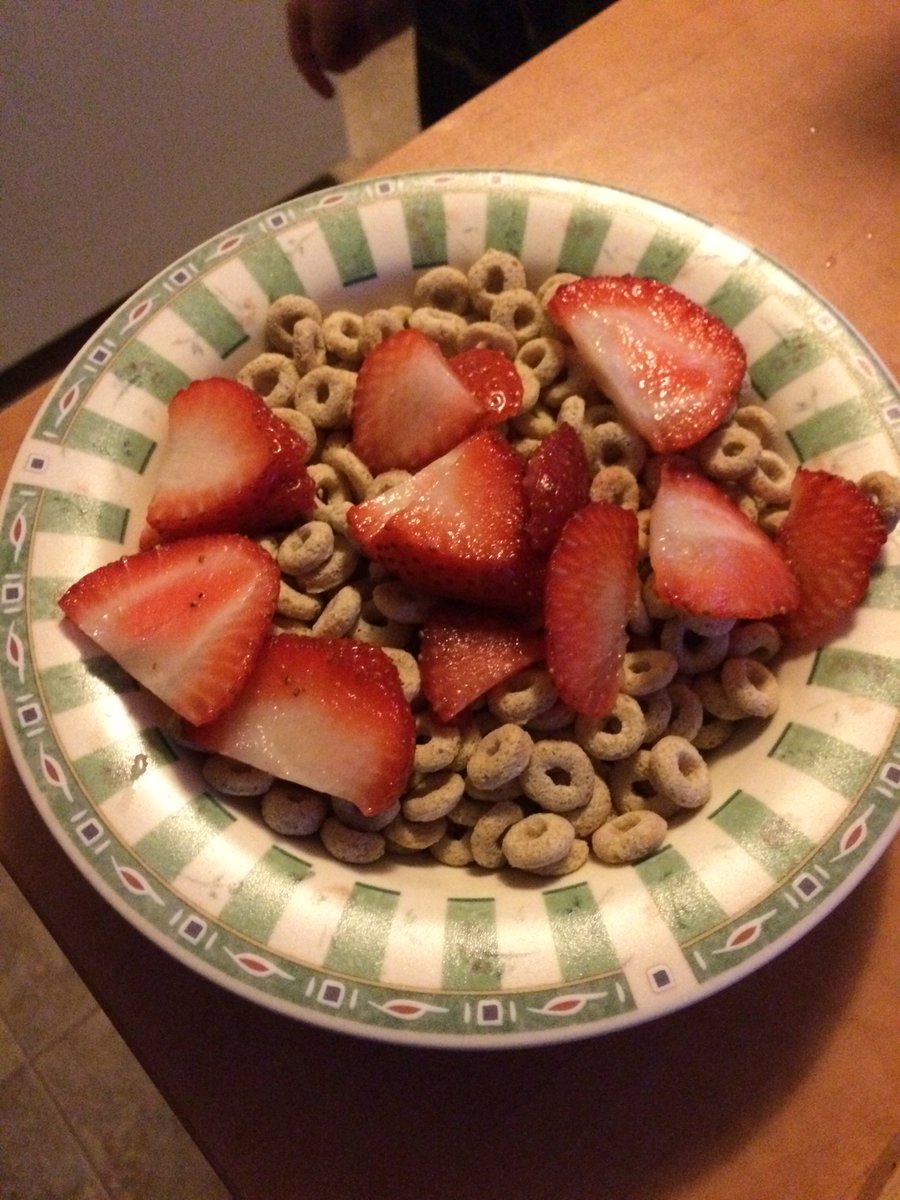 nickigreenwood's tweet image. Want perfectly #sliced #strawberries? Use an #eggslicer!