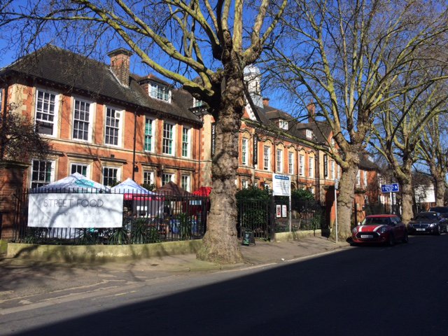 #Lunchout @RACC_College #today 11am - 3pm
<a href="/Lucknow2London/">Lucknow 2 London</a> 
<a href="/VuduFood/">Vudu Food</a> 
@Schnitzel_FTY 
<a href="/MamaJacqs/">Mama Jacq's</a> 
@frakesmalay
#richmondgreen
#streetfood