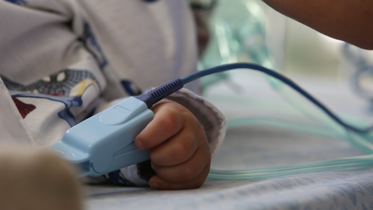 SaferSurgery's tweet photo. Thanks to your support, we’ve distributed 14,000 + oximeters & trained anaesthesia providers across 100 countries: https://t.co/BffrZVRZFe https://t.co/VOT8eHW9OS