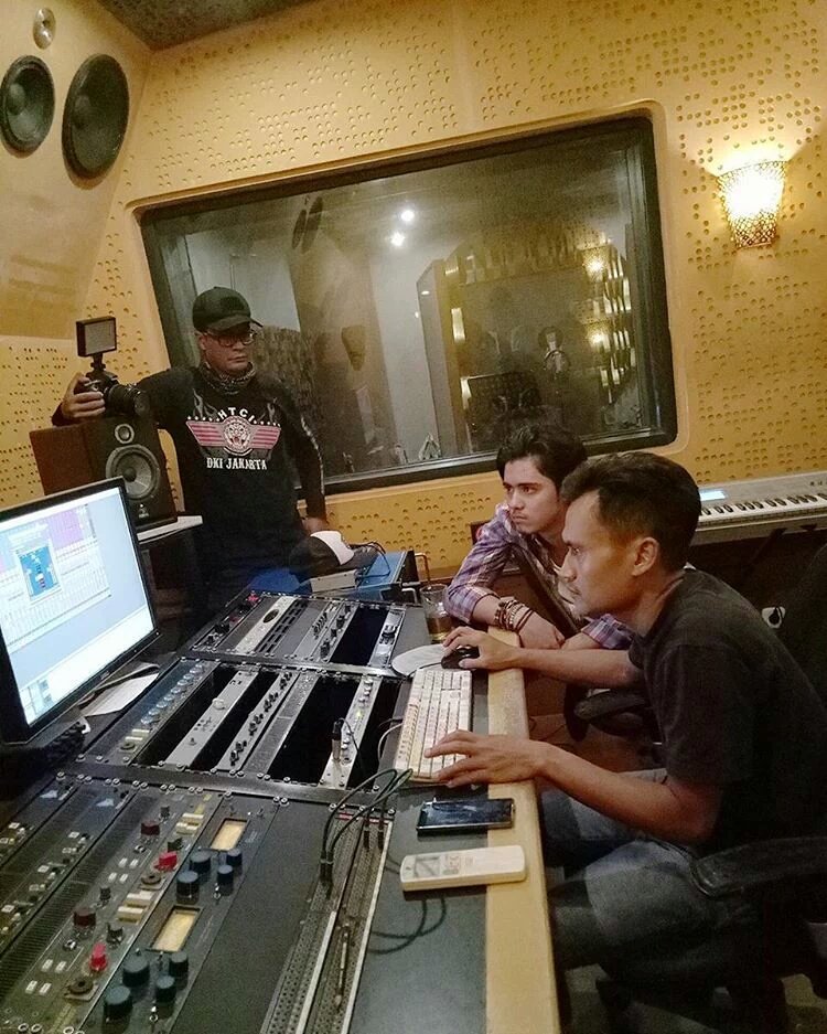 Yang nungguin project ini? Insyaallah karya terbaru dari <a href="/alysyarief/">Aliando Syarief.</a> <a href="/aliando26/">fansign indonesia</a> akan rilis bulan ini