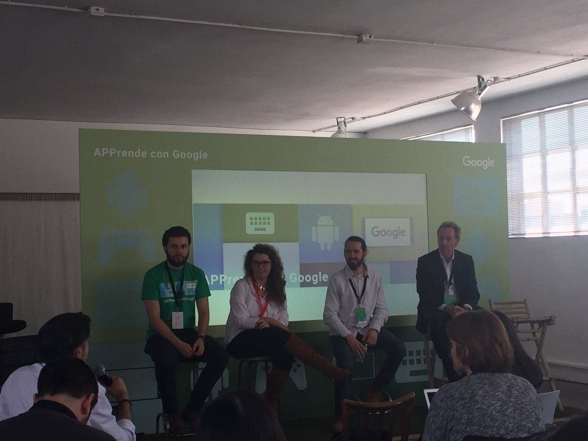 pick_aso's tweet photo. Comienza la mesa redonda y la sesión de Q&amp;A! #APPrendeconGoogle https://t.co/dOEd6zLwIz