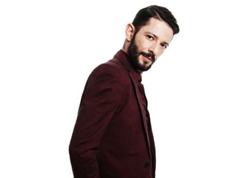 Diregiovani's tweet photo. #SeGuardiIlCielo, il nuovo singolo di @neslimusic da venerdì in rotazione
https://t.co/iNqKv5cou3 #Nesli #CelebrityMasterChefIt #dorettaate https://t.co/5c9jlUzVW0