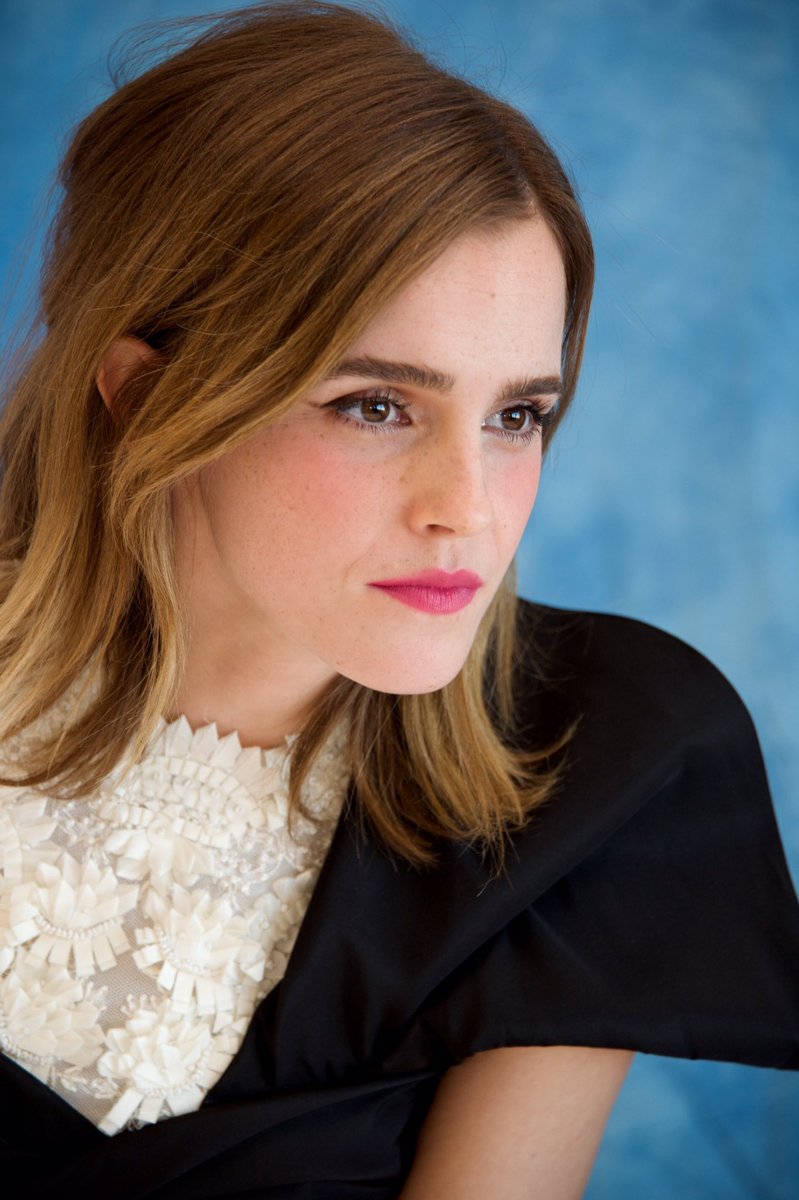 EmWatsonJP's tweet photo. 【ラ・ラ・ランドについて】
エマ・ワトソン：
『美女と野獣の為に乗馬、歌、ダンスのレッスンをロンドンで３ヶ月くらいする必要があったの。その頃ラ・ラ・ランドのオファーもあったんだけど、ロンドンを離れるわけにはいかなかったのよ。』
※抜粋意訳

スケジュールの兼ね合いだったようです。 https://t.co/MWS0d1qK7J