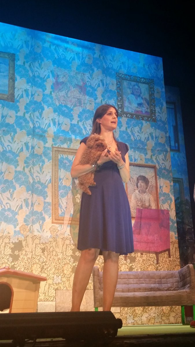 Applausi a <a href="/PQuartullo/">Pino Quartullo</a> <a href="/AttilioFontains/">Attilio Fontana</a> e <a href="/rosita17rosita/">rosita celentano</a> per la deliziosa #commedia in scena nei teatri italiani. #qualchevoltascappano