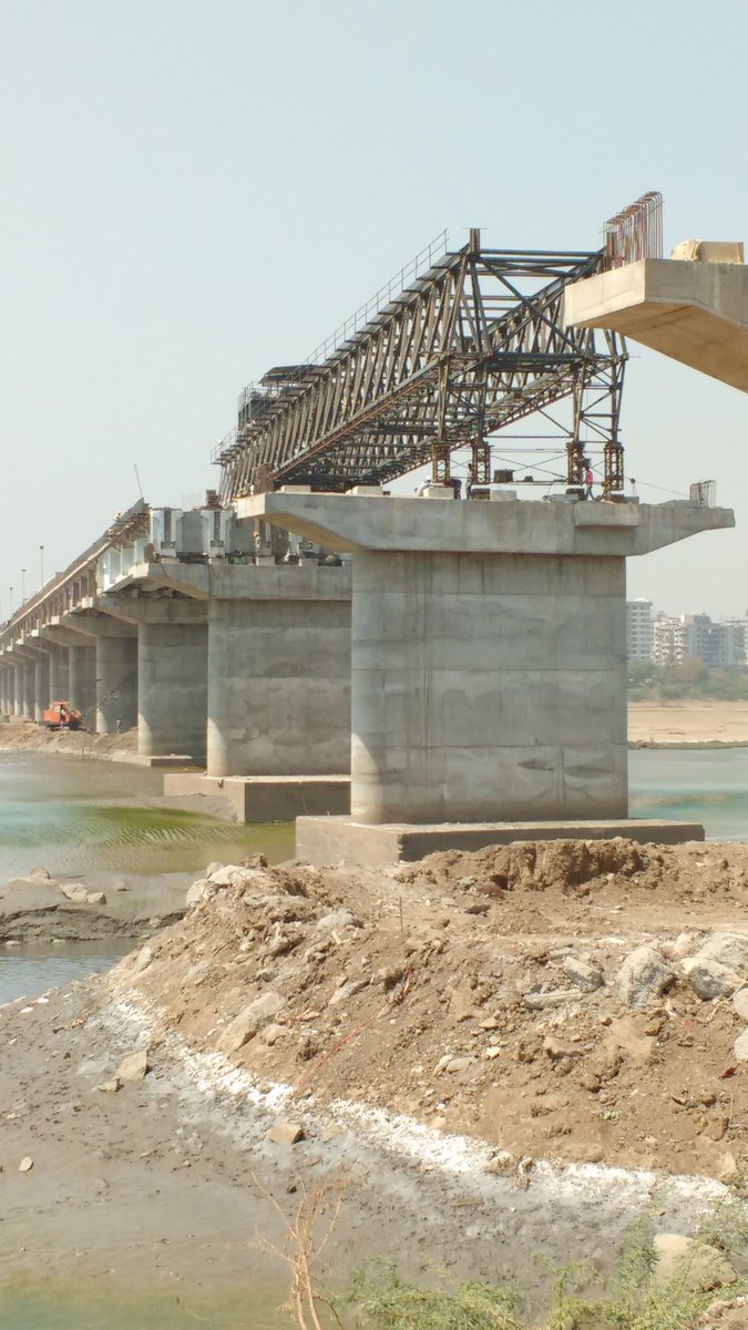 DevelopedSurat's tweet photo. #RiverTapiBridge
Between #AdajanPatia & #VedDarwaja #Pandol_Industrial_Area towards #SuratRailwayStation
Clicked by #FenilThakkar
#yes_icc https://t.co/UIspNXRw94