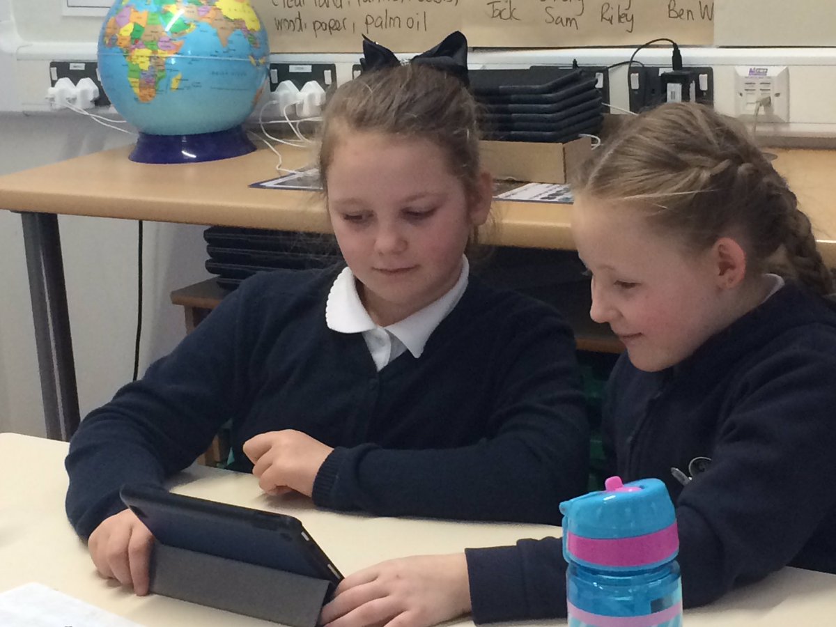 class_dc's tweet photo. Using technology to develop our reading skills # greatstory#Arthur High King of Britain @holling1 https://t.co/oNNZt9BXHt