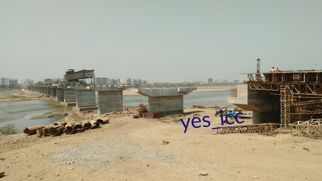 DevelopedSurat's tweet photo. #RiverTapiBridge
Between #AdajanPatia & #VedDarwaja #Pandol_Industrial_Area towards #SuratRailwayStation
Clicked by #FenilThakkar
#yes_icc https://t.co/UIspNXRw94