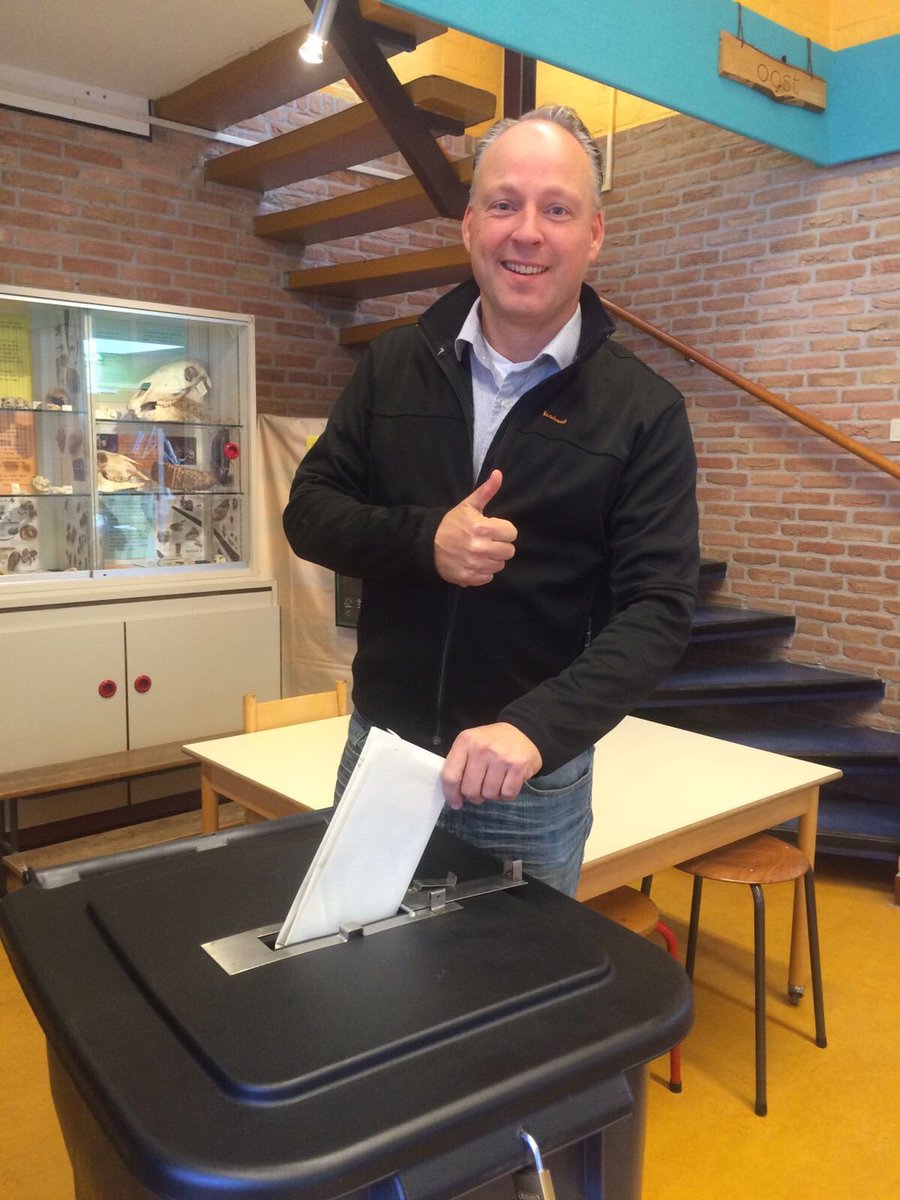 remcovvd's tweet photo. Stemmen is een vóórrecht... #vvd #remcodijkstra27 #tk2017 https://t.co/cGvC3JIn6a