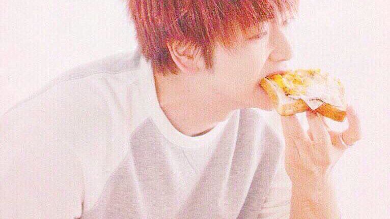 Skyredx74's tweet photo. _《  @Skyredx74

               change ..     🍞↺ 🍼 https://t.co/wZRnwKPaUD