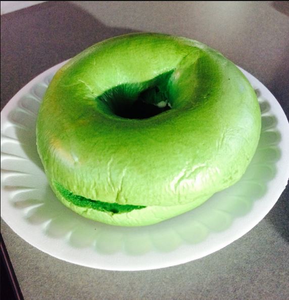 Queen_City_News's tweet photo. Thanks .@Brueggers! Green bagels... Just what we needed! #StPatricksDay #GoodDayCLT #yummy #theyregoingfast https://t.co/cAyqziDljF