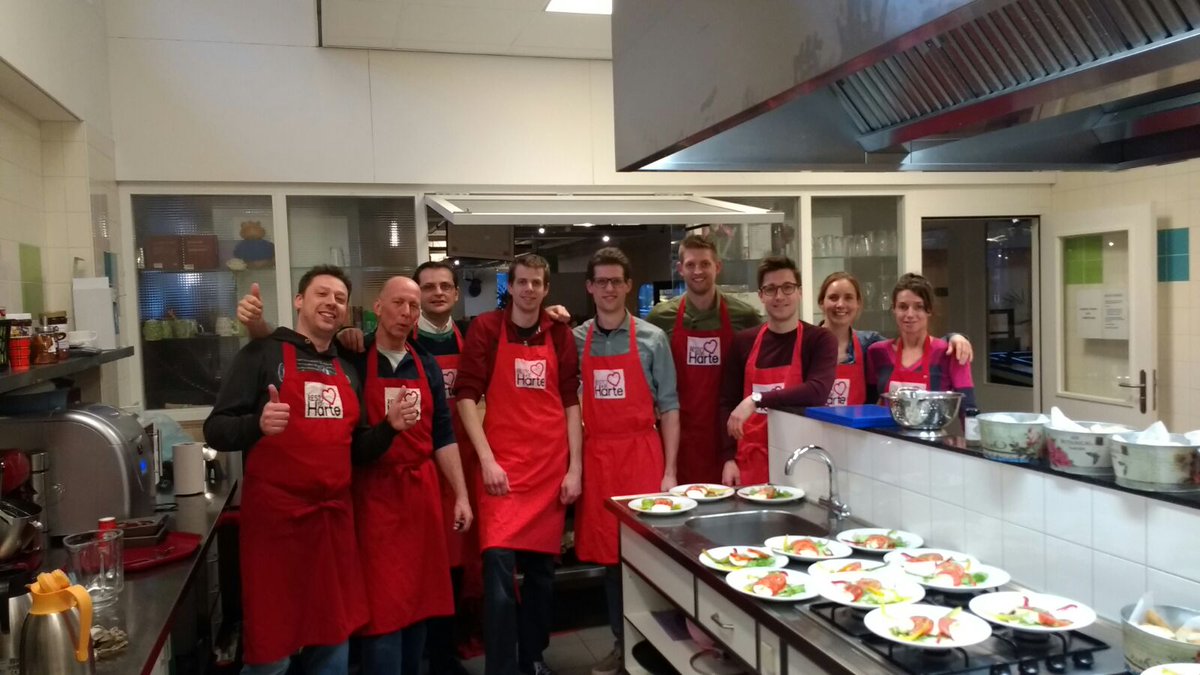 Een geslaagd teamuitje bij Resto VanHarte voor ING bank medewerkers. Ook als bedrijf bijdragen? ow.ly/7cAs309VyDz