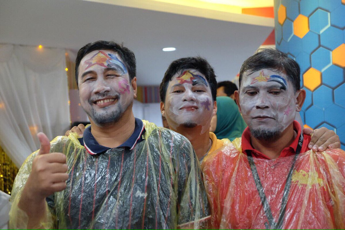 dws_funky's tweet photo. Lomba Face Painting... Seruuuuu 🤡 #DWSFunky #LivingTelkomWayDWS #DWS14BDAY https://t.co/y9IUgereeV