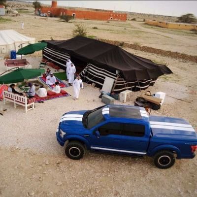 تسألني الشوارع وين الأحباب 
ووين اللي يوكفون بعتبة الباب 
أبشرك سلموني بحلگ الذياب
نسو انا جنت بيوم خلهم 
ماضلي أهل حت ارجعلهم