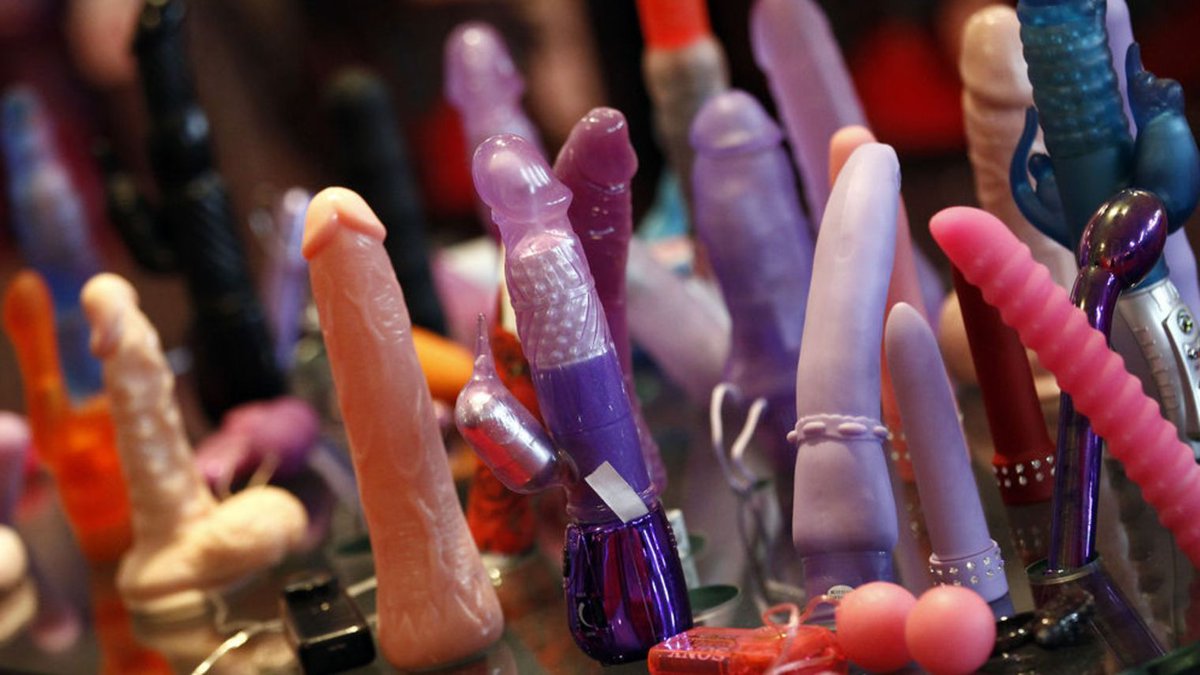 sylviedsts's tweet image. Quand on achète un sex-toy connecté, oui oui il est connecté (à des serveurs accessoirement) oups bit.ly/2ms3YAC #bigbigdata #data