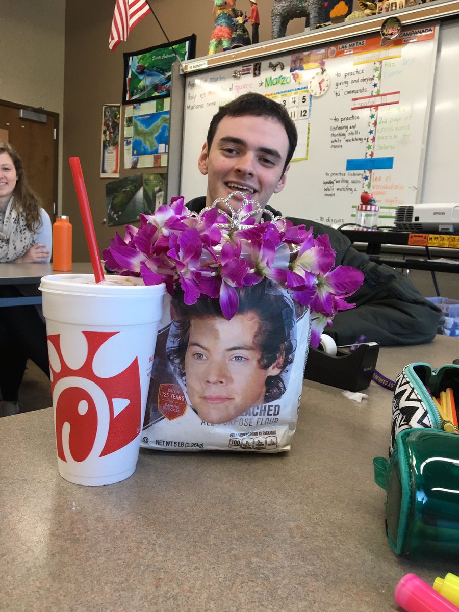 Starry_Hyles10's tweet photo. Eating Chick-fil-A with my bestie Jake #barkettsbabies https://t.co/SF2g3z5VxU
