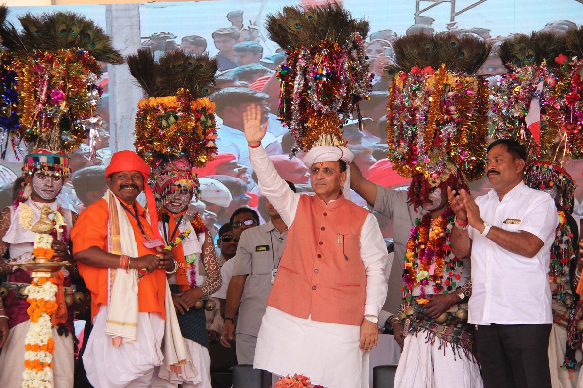 DeshGujarat's tweet photo. Gujarat CM attends famous tribal ‘Ger Utsav’ at Kwant in Chhotaudepur to mark Hoil-Dhuleti  https://t.co/o51hBtKu3h https://t.co/3Pb9Tk0qrw