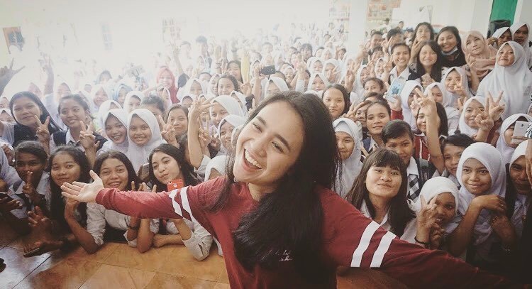 michelleziu's tweet photo. Sudah nonton #londonlovestory2 hari ini??? https://t.co/E5NIy8RVgi https://t.co/DiORzaeHQI