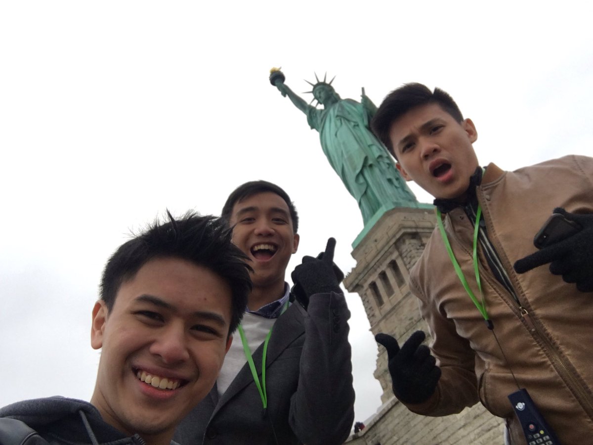 yaaabbbsss's tweet photo. Day 3: Statue of Liberty with the Lost Boys + Brooklyn Bridge + the first time we saw sunlight in the US HAHA #aNYversary #Chipaz https://t.co/PlMkaGD1dA