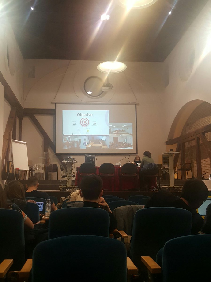 cons_innova's tweet photo. Ayer impartimos una #MasterClass de la mano de @craswer en @mueme sobre #AppsMoviles ¡para 4 campus a la vez! ¡gracias a todos, fue genial! https://t.co/h4QOAcxMhF
