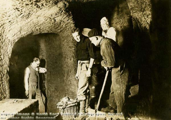 Picture_Past's tweet photo. #Caves and a #well under 58 Castle Gate #Nottingham being #excavated by #Thoroton Society members #onthisday in 1939 https://t.co/qgZ7Wmf2Co https://t.co/BD8vfDtlxM