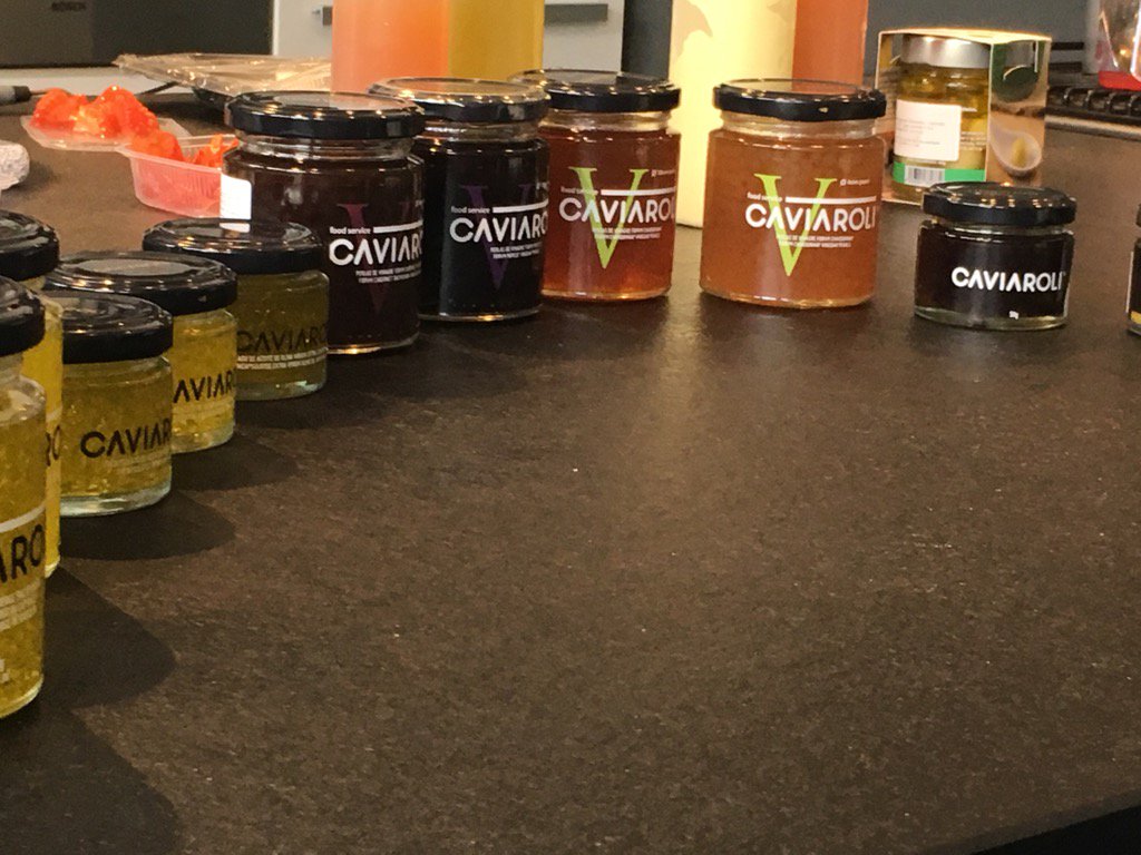 RUNGISexpressAG's tweet photo. Verkostung von den neuesten Caviaroli Produkten https://t.co/gjIIgR6Z0I