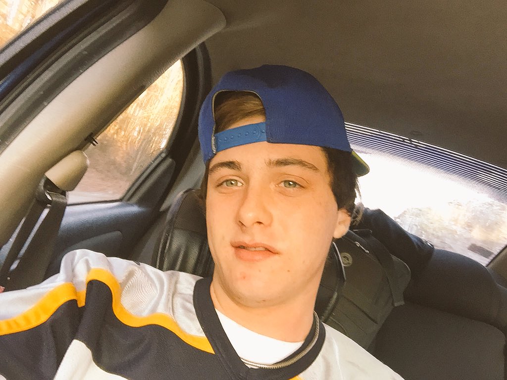 Jaredlay2's tweet image. On my way to do the best thing iv ever done Ima goin to rehab to get my shit together I hope u will u talk to me tucker I still care bout u