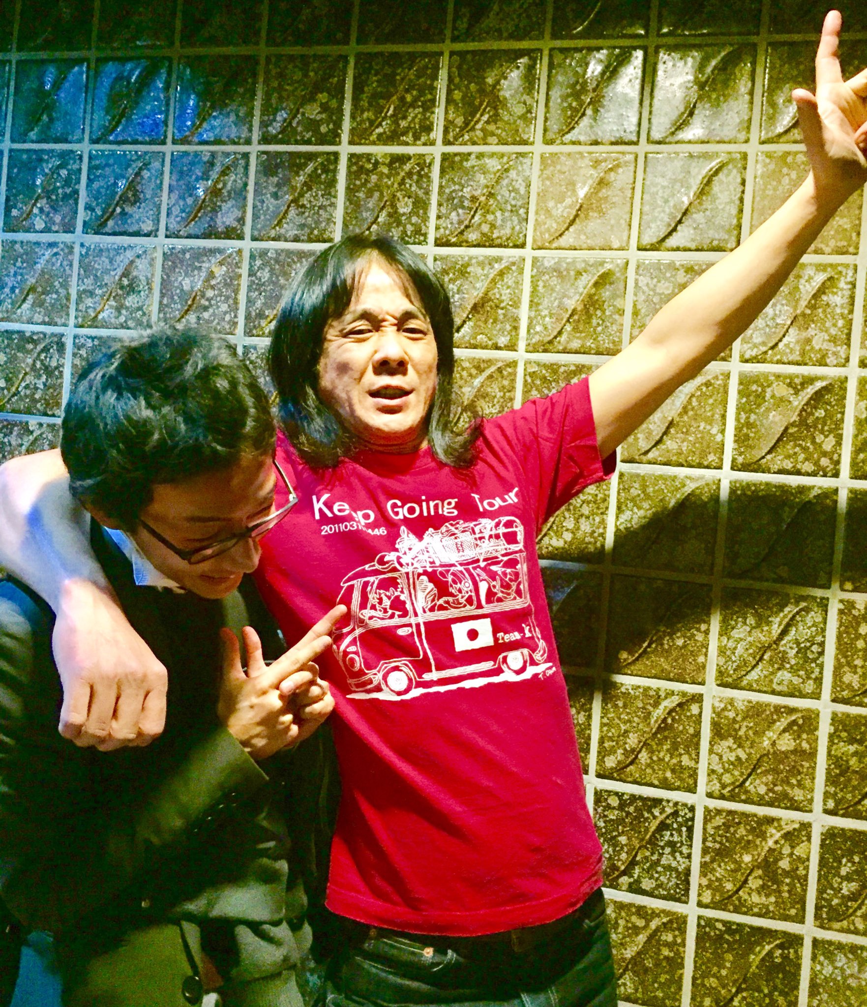 ボランティア団体team K Sur Twitter ご協力御礼 ロックバンド ザ クロマニヨンズ のドラマー桐田勝治 さんが我々の新復興支援tを着用して下さいました 前のより良いね 活動も長く続けてて偉いよ これからも頑張ってね