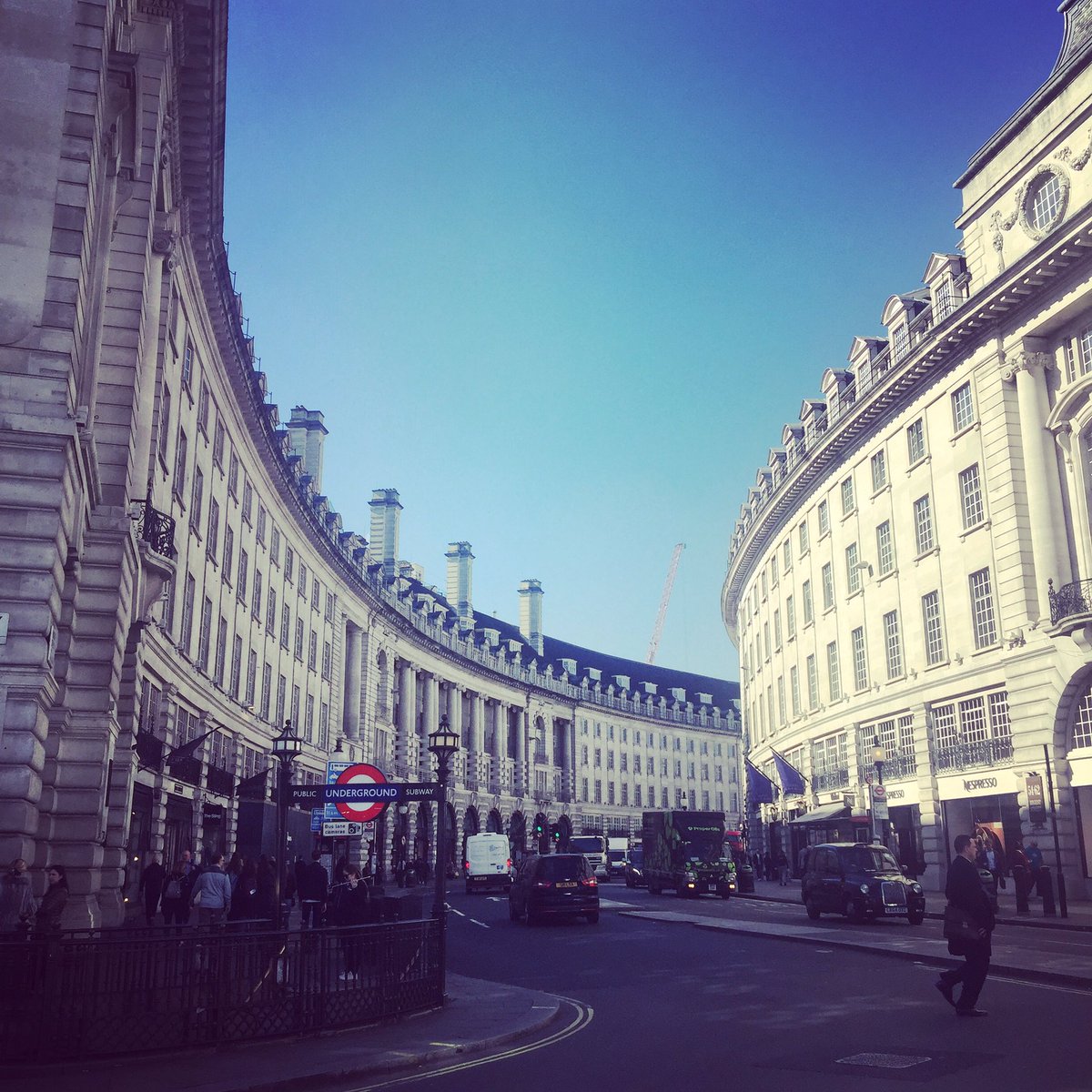 TravelBlob's tweet photo. 🎶 not a cloud ☁️ in the sky, got the sun ☀️ in my eyes

#piccadillycircus #london #topoftheworld   #regentstreet 

https://t.co/8YiXDKsKSz https://t.co/mbempodKRH