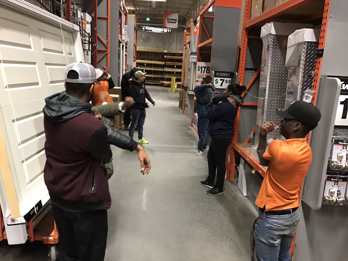 JoeNovotnyHBL's tweet photo. Day &amp; Night team sharing wins and safety tips during the morning meeting! Great Job Team #MSONETEAM @ginger_coleman @METGaryF #D87_MET https://t.co/xiWY0d3cPZ