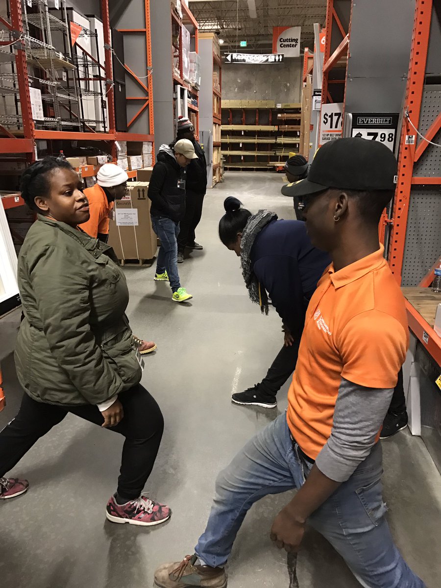 JoeNovotnyHBL's tweet photo. Day &amp; Night team sharing wins and safety tips during the morning meeting! Great Job Team #MSONETEAM @ginger_coleman @METGaryF #D87_MET https://t.co/xiWY0d3cPZ