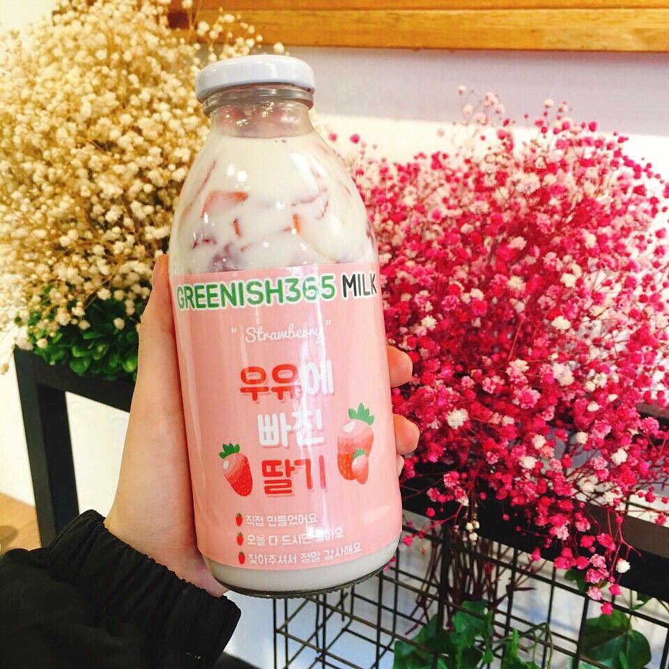 stitch_pololo's tweet photo. นมที่ใส่สตรอเบอร์รี่สดมีขายแล้วที่"ฮงแด" ร้าน"GREENISH365" สำหรับคนที่ซื้อนมสตรอเบอร์รี่ที่ร้านจะแจกช่อสตรอเบอร์รี่ให้ด้วย จำกัดวันละ30ช่อ https://t.co/TEKg0OuqZR