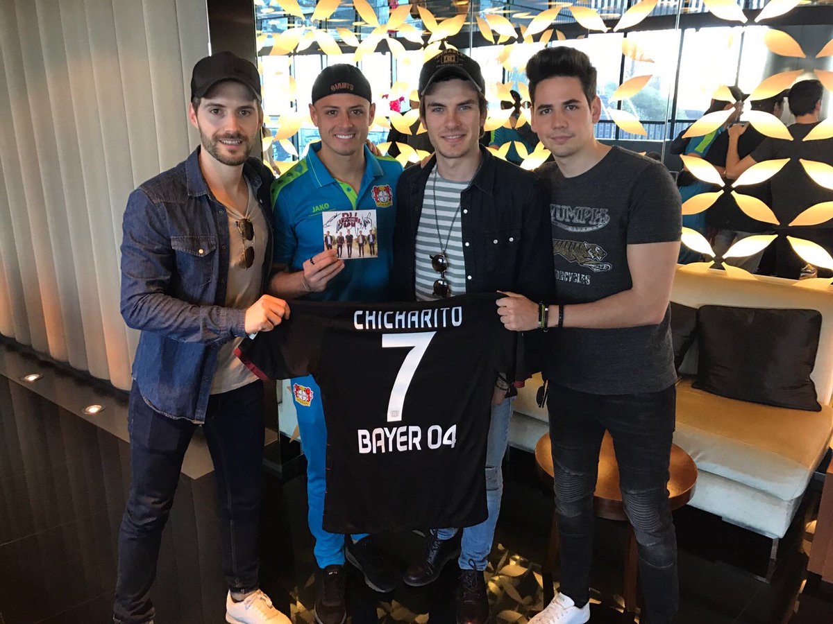CH14_'s tweet photo. Un placer haber conocido a casi todos los integrantes del grupo @dvicioficial jaja, un fuerte abrazo y lo mejor para ustedes! https://t.co/lzEN9NeK7b