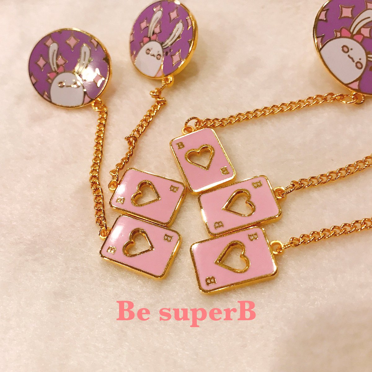 💫Be superB💫
영상회 현장에서 Heart B 뱃지와 Rabbit B 뱃지를 판매합니다. 사진으로 실물의 영롱함💖이 다 닮기지 않아요😭