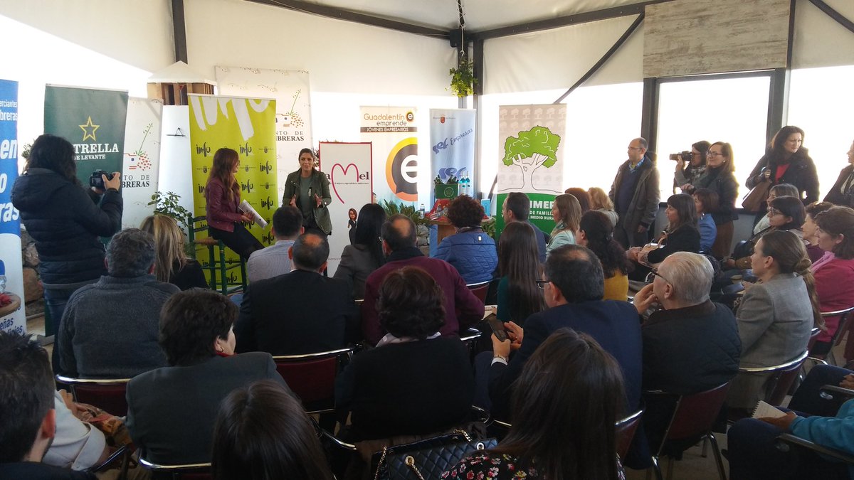 ArmadaAlvaro's tweet photo. @OmepMurcia cuenta sus servicios y apoyo a las mujeres empresarias y emprendedoras de la Región de Murcia #CañaEmprendedora @infoRMurcia https://t.co/YMOm4pAy1C