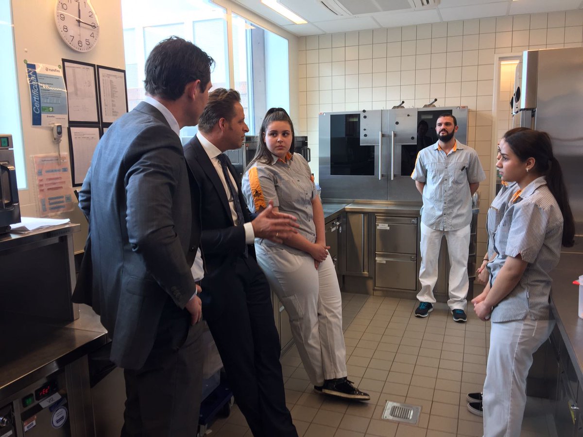 teamlearn2work's tweet photo. Wethouder @hugodejonge op werkbezoek bij onze #TOPAcademie met @ASSISTzorg @LMCSchietbaan en #OlympiaCollege in het @MaasstadZknhuis https://t.co/E9NZZhlTD3