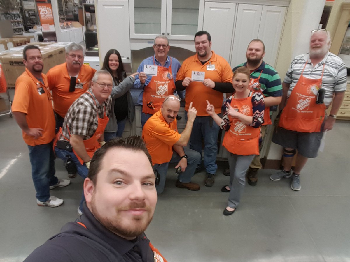 RJFinley2's tweet photo. Recognizing Jim and Shawn for teaming up and fixing a safety issue this morning to ensure a safe environment for customers and associates! https://t.co/6GxUIf0s6q
