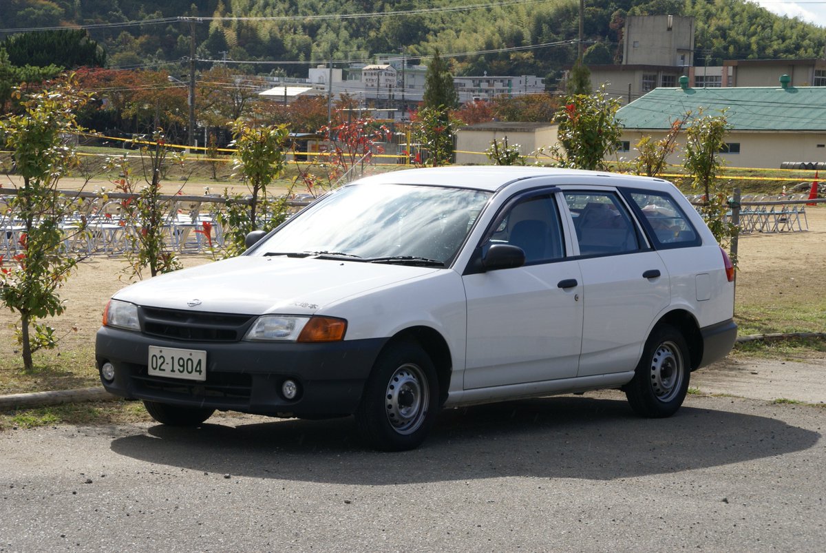 無賃乗車お断り A Twitter ホワイトデーだから白い車でtlを埋める 事務連絡用などで活躍している民生用ライトバン ステーションワゴン そのまんまの姿である陸上自衛隊の業務車2号