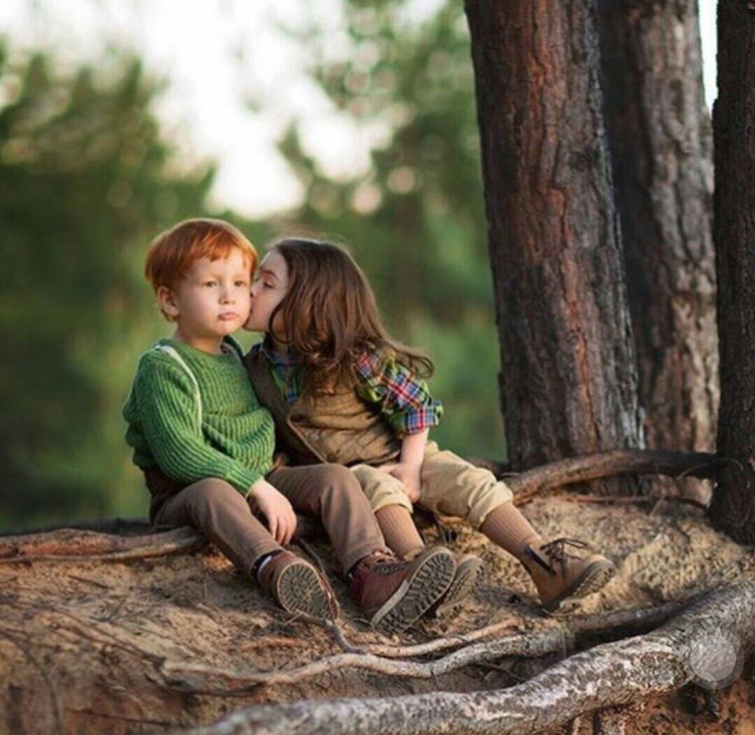 фотосессия братик и сестричка летом. брат сестра на природе. брат и сестра фотосессия на природе. фотосессия двух братьев. брат и сестра фотосессия на природе.