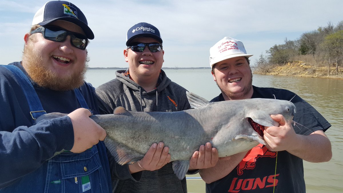 rwwagner2's tweet image. Had a great day fishing with Trevor Jones, Justin Wagner and @tyler_cowboys 21lb Blue Cat! #rayroberts #canigetaquote