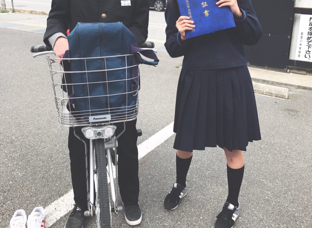 naaa_io0's tweet photo. 全部足開いて立ってる、、恥ずかしい、、（全身で撮ったやつが男子しかなかっただけ！） https://t.co/iel8OuIItb