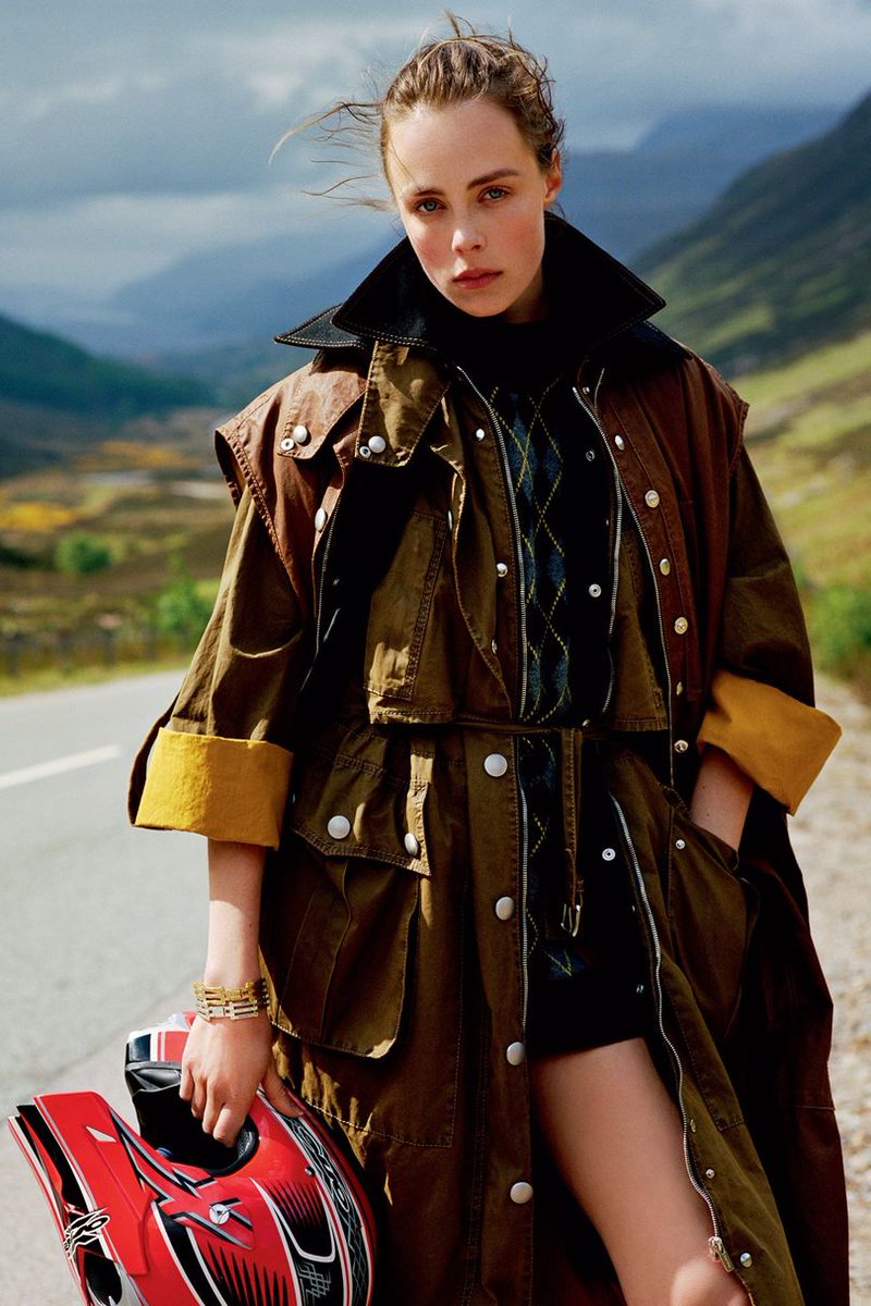 BritishVogue's tweet photo. You have until Friday April 7th to enter Vogueโs annual Talent Contest for Young Writers: https://t.co/wvWX1UxHlV https://t.co/uIXUVlTjxE