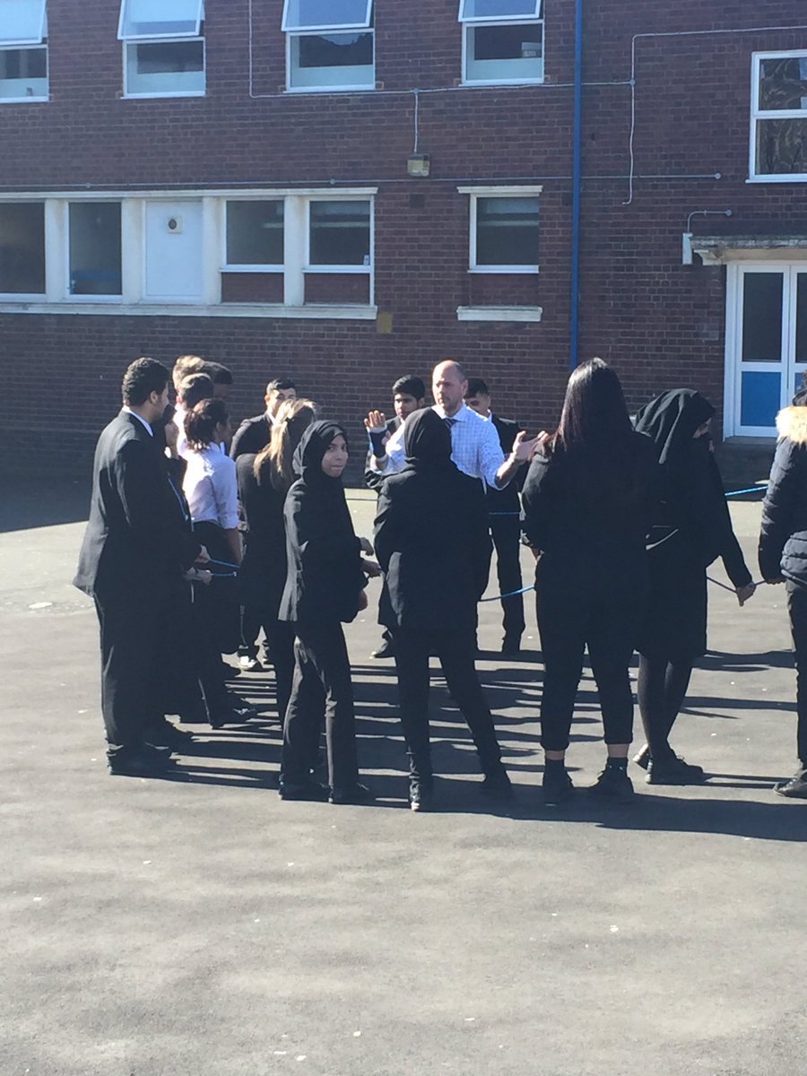 VPStPeters's tweet photo. Mr S and Y10 living and doing loci GCSE maths- 5 mark exam question! #activeengagement #onemoremark @CockshutHillSch https://t.co/WCIphlZBpx
