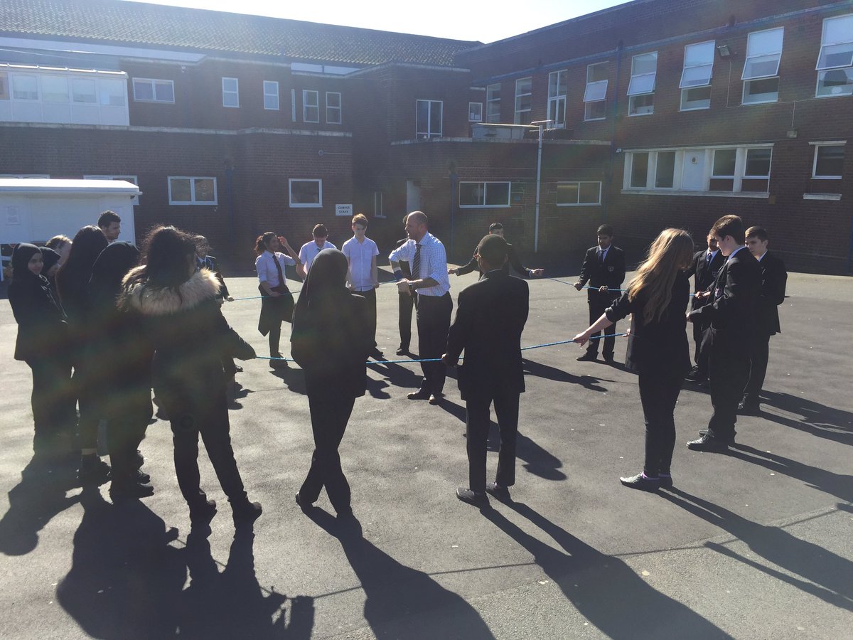 Mr S and Y10 living and doing loci GCSE maths- 5 mark exam question! #activeengagement #onemoremark @CockshutHillSch