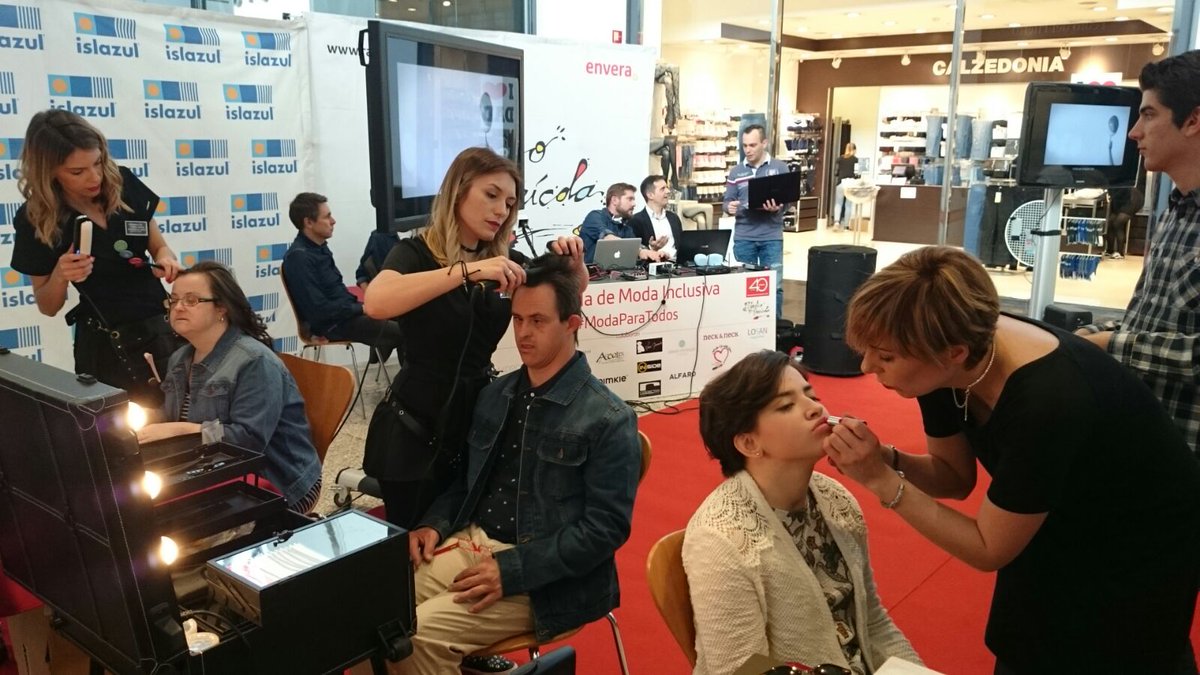 Grupo_Envera_'s tweet photo. Gracias a las profesionales de @extensionmania_ y #MakeUpWithLove por dejarnos tan guapos 😍 #ModaParaTodos https://t.co/HOdpyHFJSk