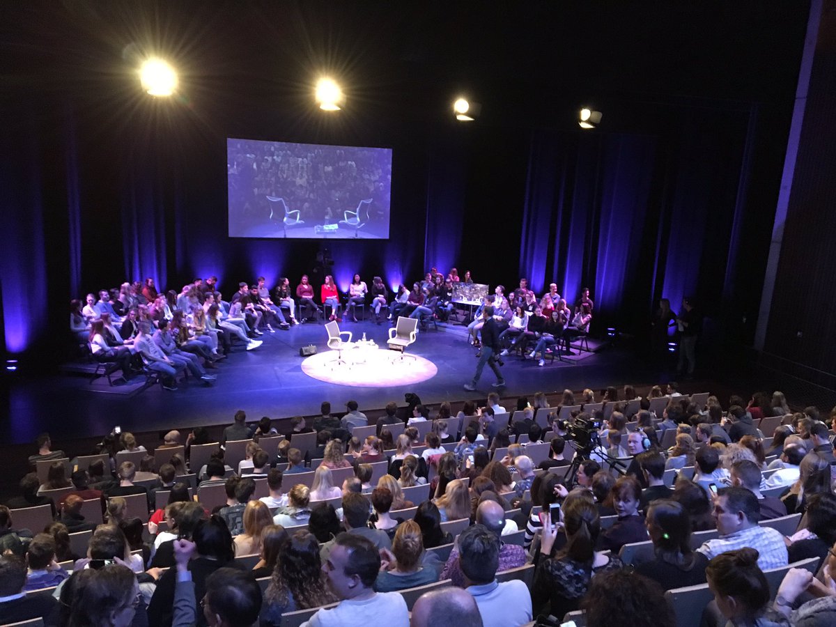 Klaar voor #DGDFontys <a href="/Parktheater/">Parktheater</a> met <a href="/guidoweijers/">Guido Weijers</a> #ondernemers ontmoeten #studenten