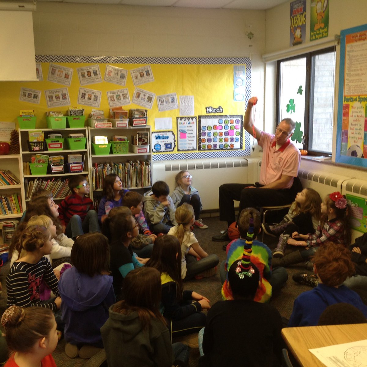 KaczorsThinkers's tweet photo. 3rd Ss enjoying a story fr Coach Jewell &amp; learning ab good sportsmanship. @SyringDragons @swartz_creek https://t.co/SoNySSaCUf