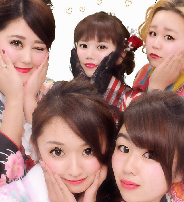 _una114's tweet photo. 卒業できました🌸先生友達に本当に恵まれ支えられた２年間でした！感謝しかない。２年間で少しは強くなれた気がするし適当なうちを何事も本気で頑張ろうって思わせてくれた！辛い時いつも傍に居てくれたのは皆です。人に優しくこれからは支えられる人間になりたい。皆ずっと大好きありがとう❤️ https://t.co/rSkud6fkzJ