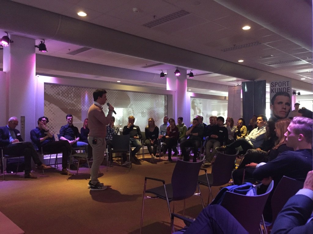 Marcelrozer's tweet photo. @nielsschut spreekt op #nextsportlevel. https://t.co/XLdmDkFTb1